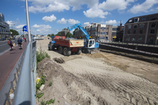 910374 Afbeelding van de werkzaamheden ten behoeve van het opnieuw aanleggen van de Stadsbuitengracht te Utrecht, ter ...